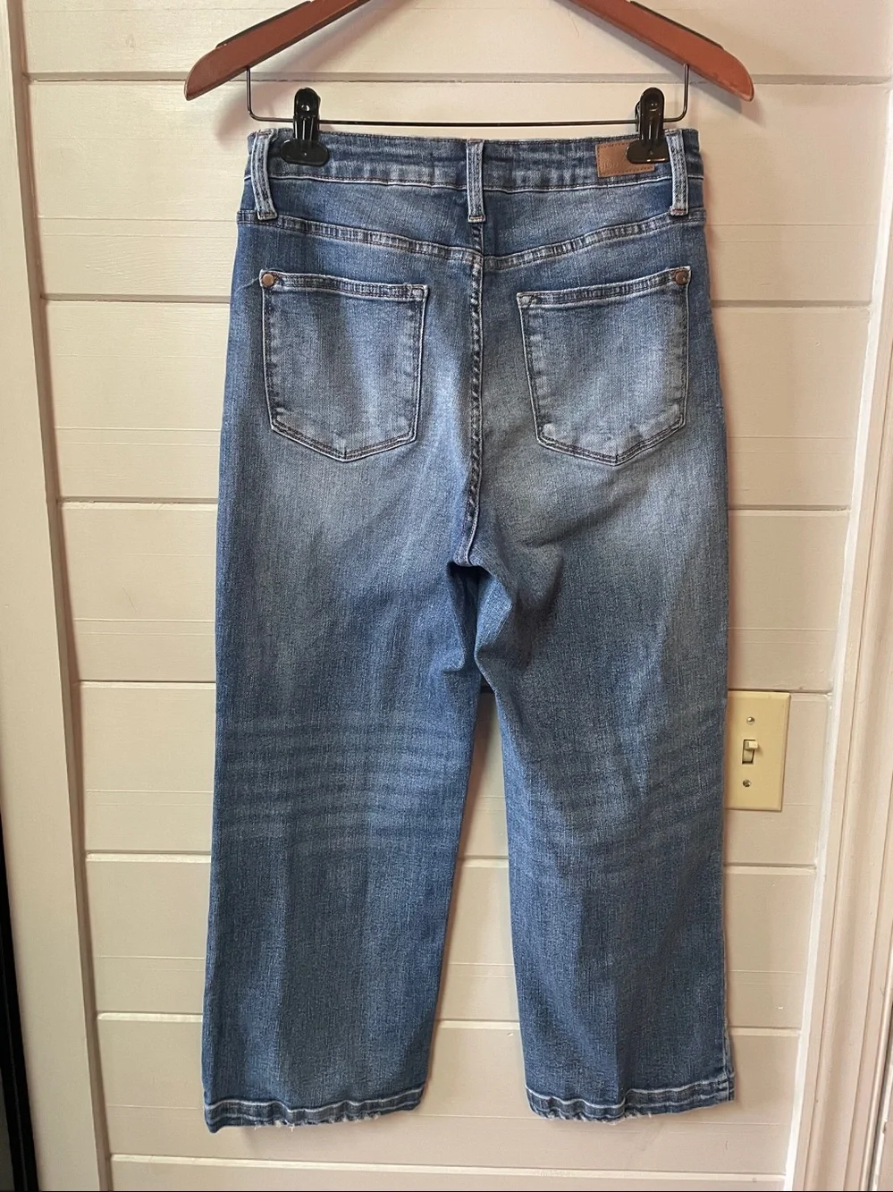 Judy Blue Medium Wash Wide Leg Crop Jeans 7/28.